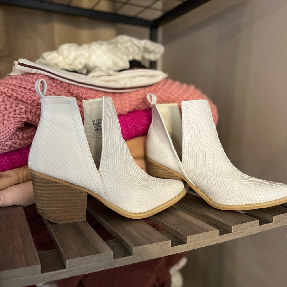 BOUTIQUE BOOTIES